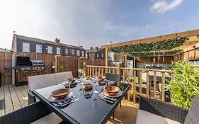 Stunning House Close To The Stadium + Hot Tub!